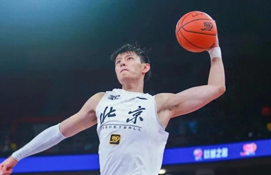 包含卢森堡在与马其顿队争夺中发挥出色，夺得关键胜利的词条